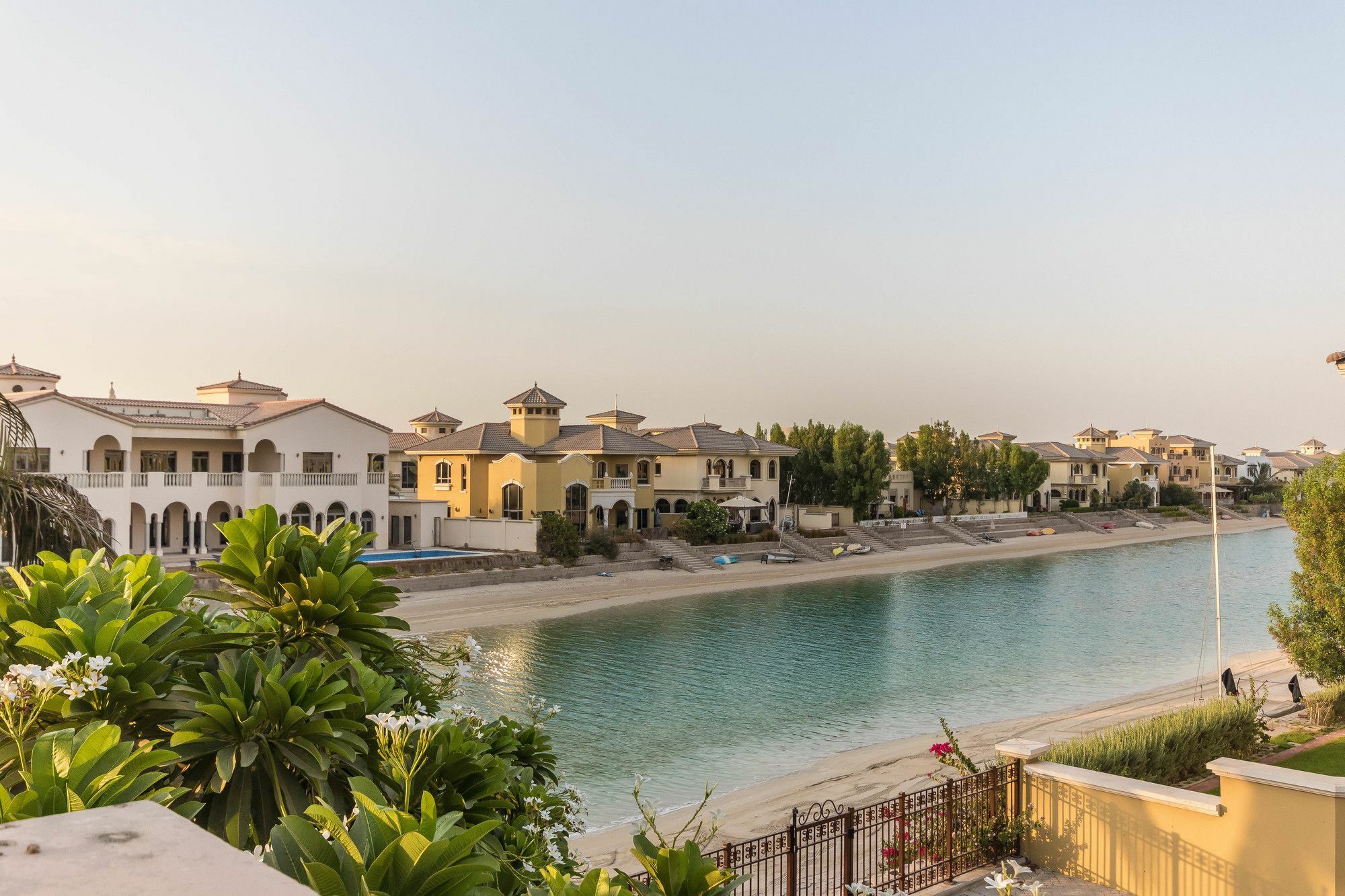 Yanjoon Homes - Palm Jumeirah Frond A