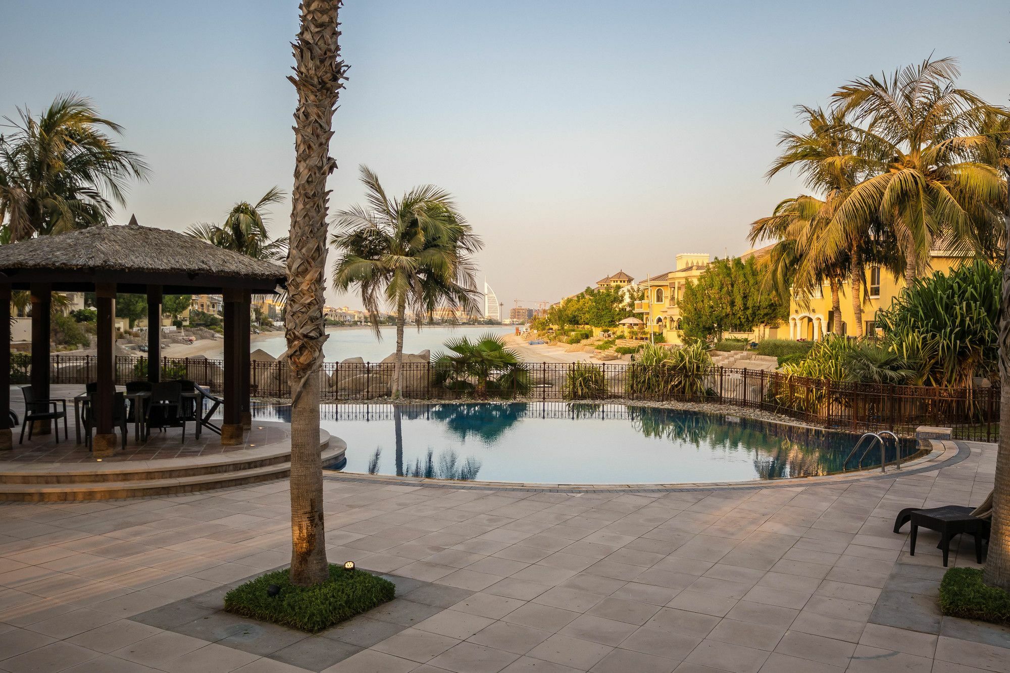 Villa Yanjoon Homes - Palm Jumeirah Frond A *