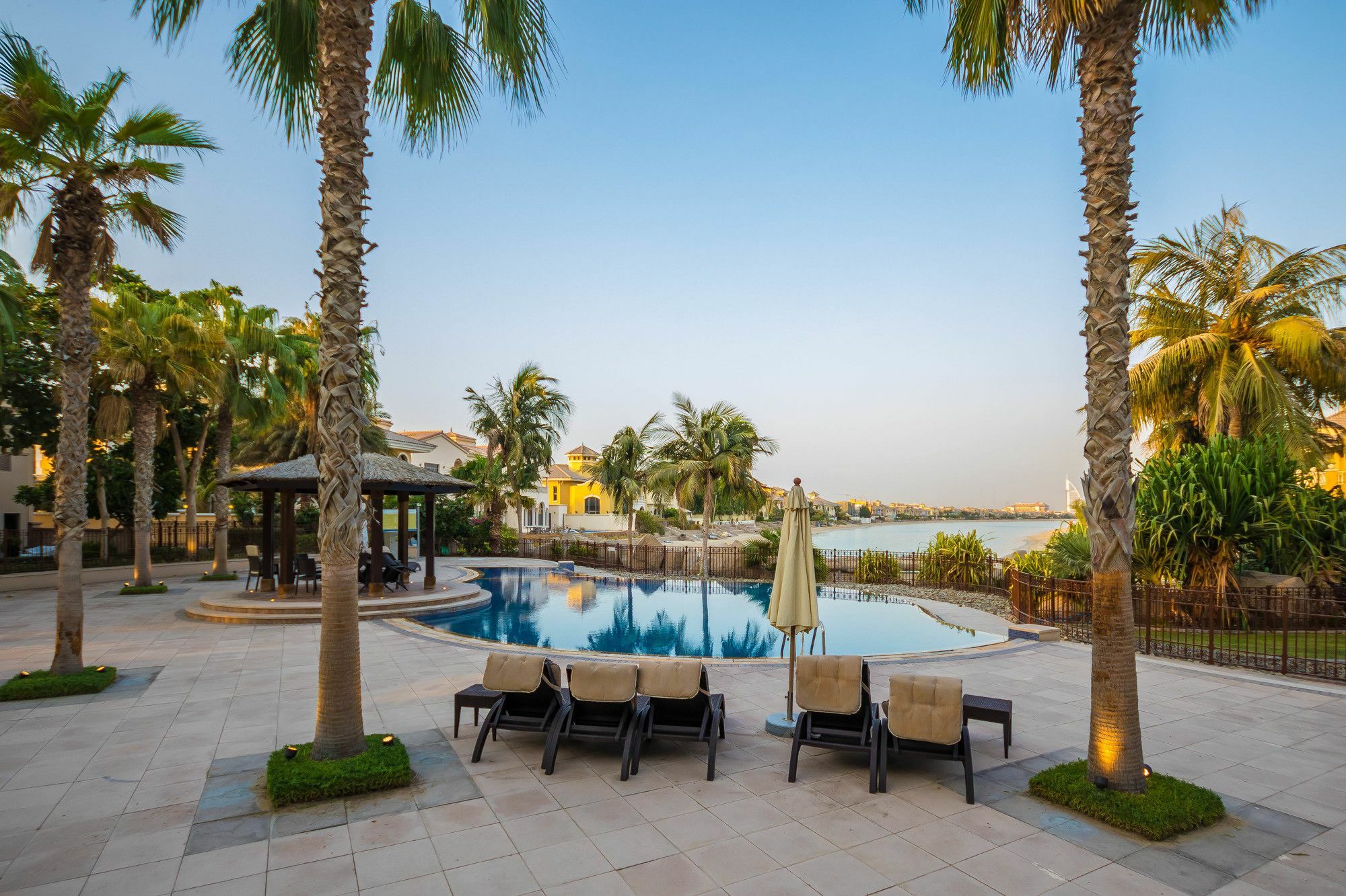 Villa Yanjoon Homes - Palm Jumeirah Frond A Dubai